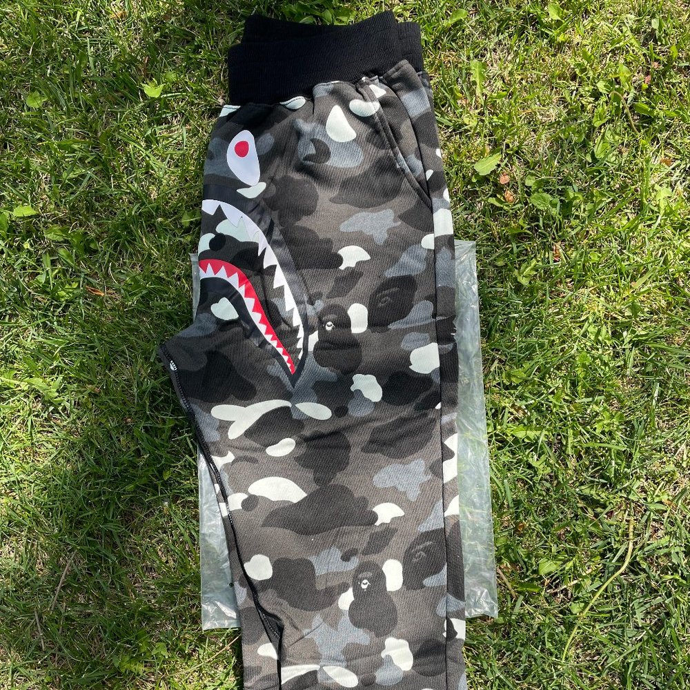 Bape Black Camo Shark Pant - Picture 8 of 8